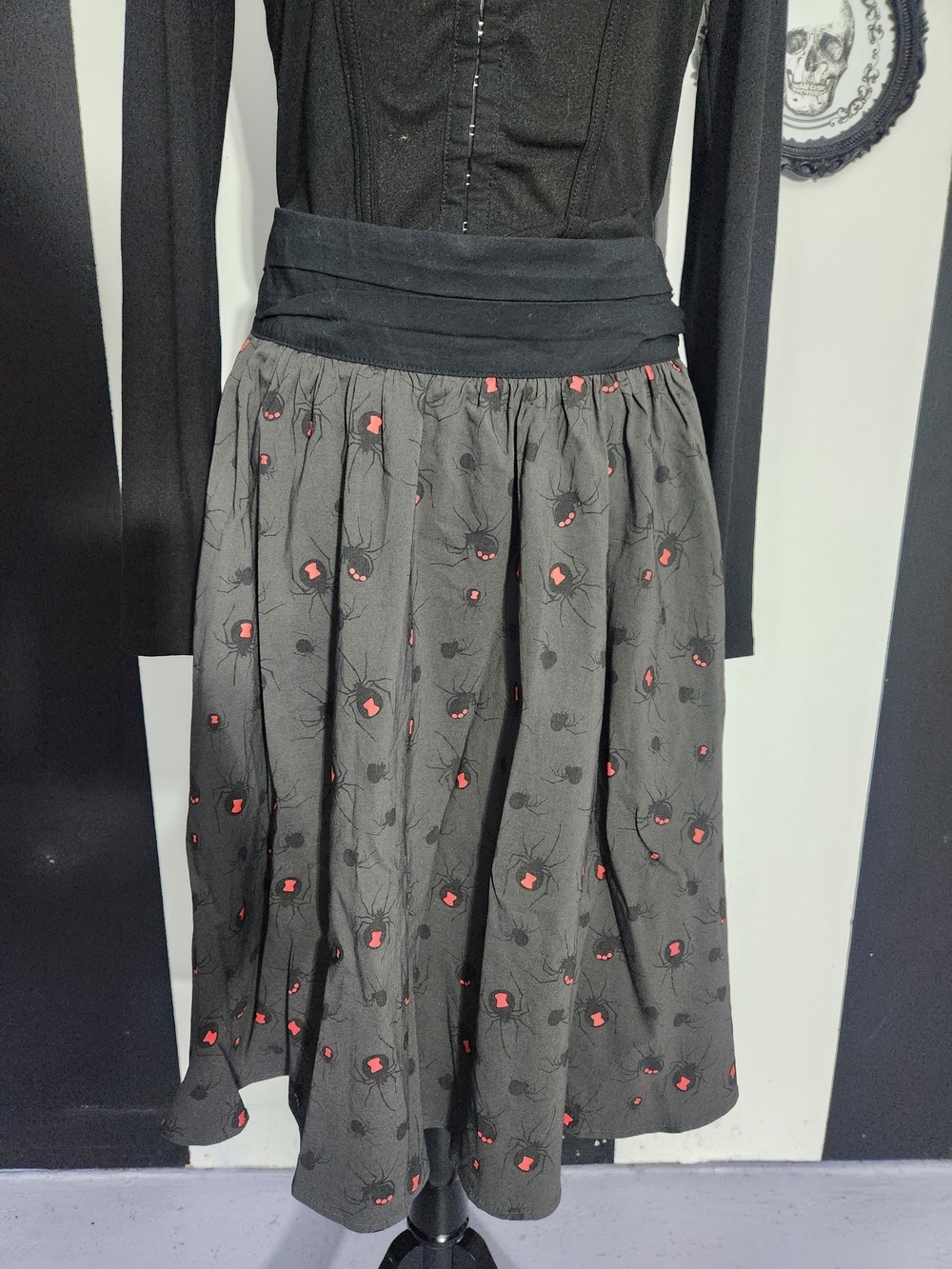 Sourpuss Widow Spider Skirt - Picture 3 of 8